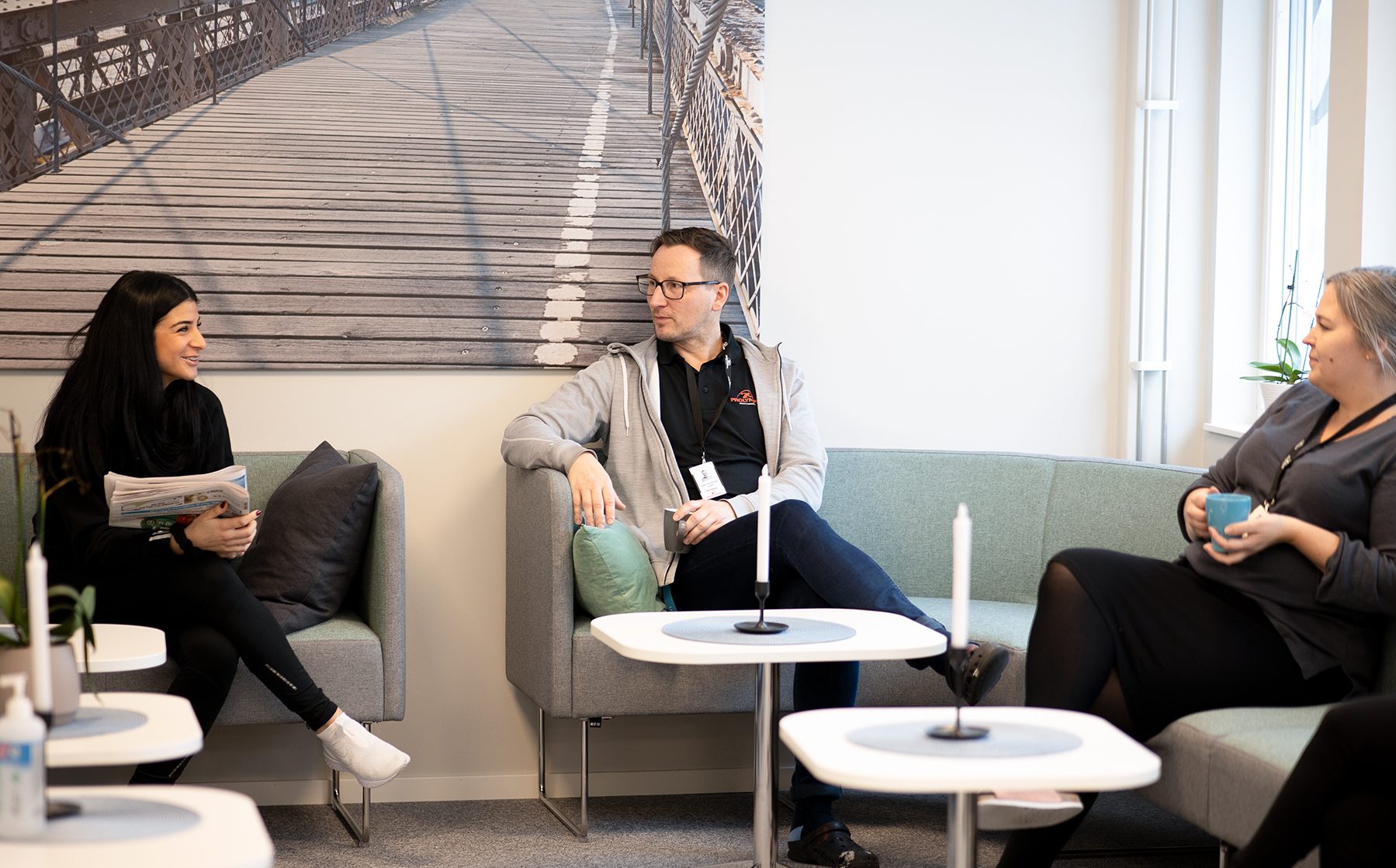 Lärare som pratar i lärarrum
