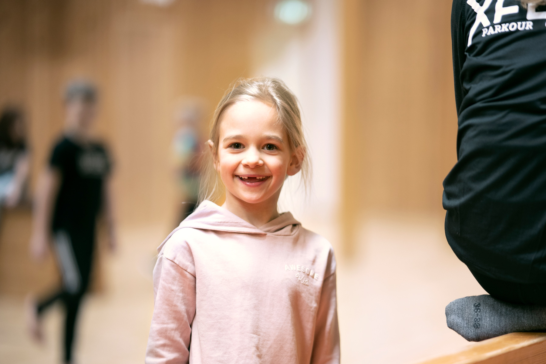 Gad tjej i gymnastiksal på Prolympia